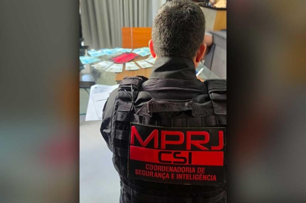 upload 00032132 Easy Resize.com