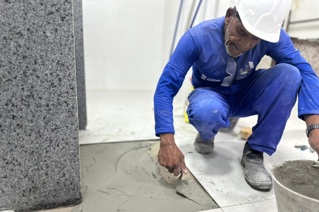 with 244020 Easy Resize.com