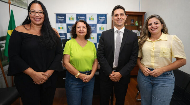 with 244202 Easy Resize.com