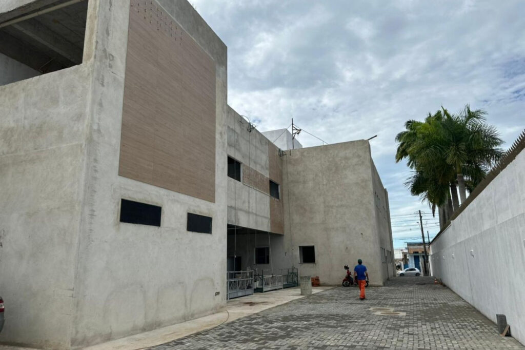 with 244256 Easy Resize.com