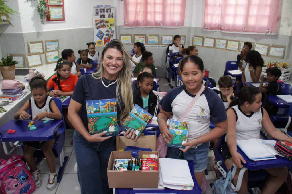 Seduct acompanha distribuição de kits de material escolar na EM Sagrada Família 1 with 244569 Easy Resize.com