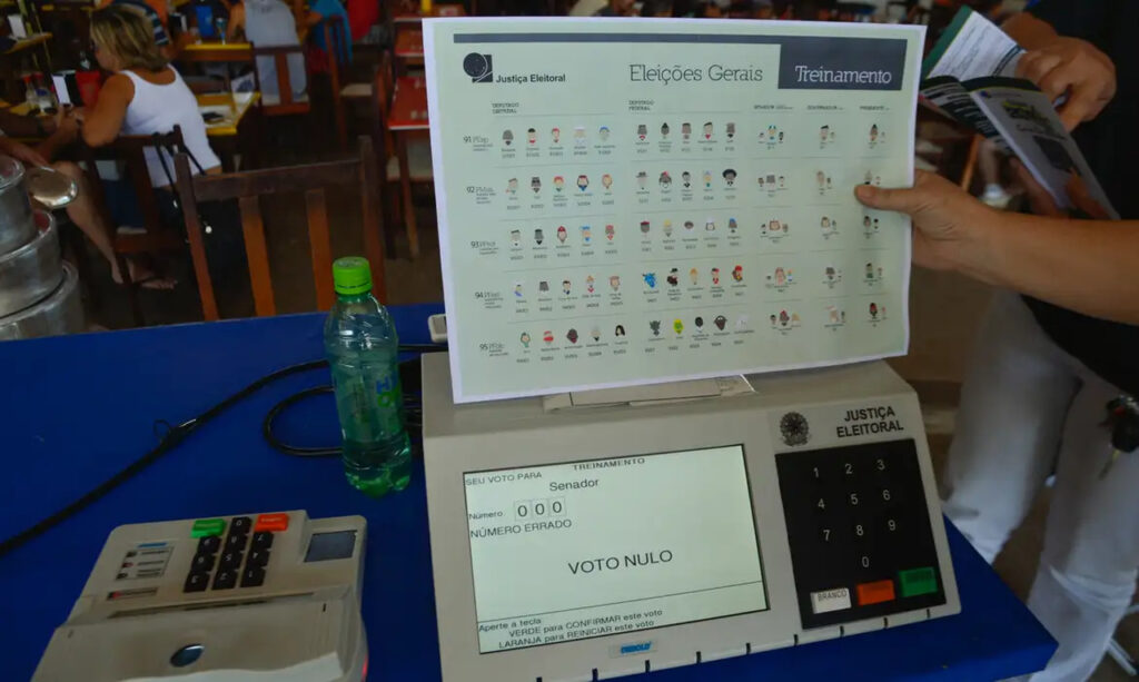 928825 tre demonstra urna abr2645 Easy Resize.com