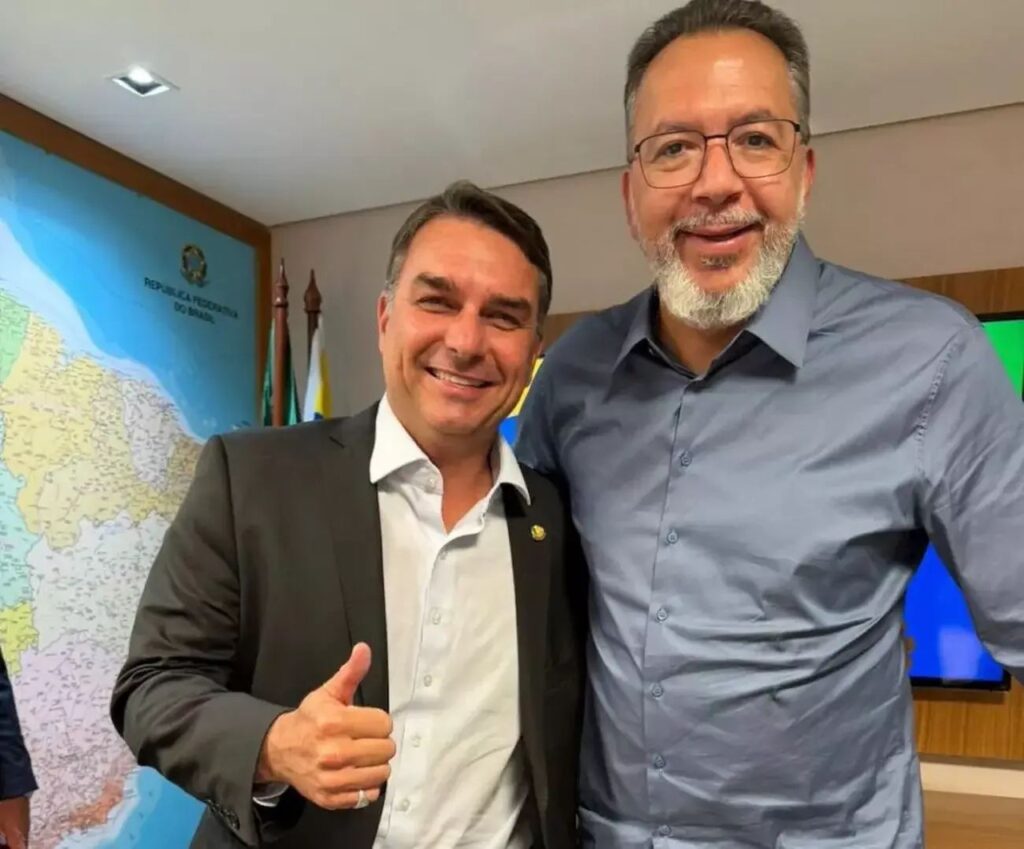 Flávio Bolsonaro declara apoio a Márcio Canella para o Senado no Rio de Janeiro 1 WhatsApp Image 2026 04 03 at 15.36.44 Easy Resize.com