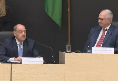 Fachin se reúne com governador em exercício Ricardo Couto e diz que Judiciário apoia gestão