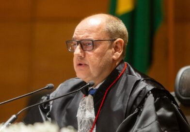 Governador Ricardo Couto exonera procurador-geral do RJ Renan Miguel Saad; Bruno Dubeux assume o cargo