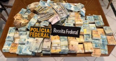 PF contabiliza R$ 5 milhões em dinheiro e 11 relógios de luxo em operação no Porto do Rio