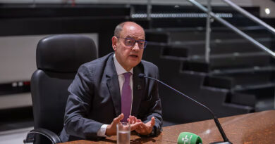 Governador em exercício do Rio promove nova troca de secretários