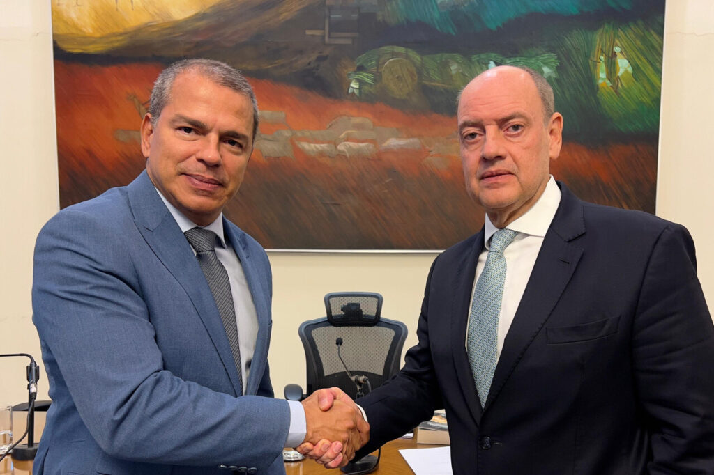 Campos e municípios produtores unidos com o Estado em defesa dos royalties 1 with 244863 Easy Resize.com