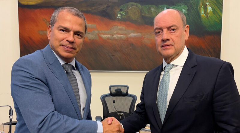 with 244863 Easy Resize.com