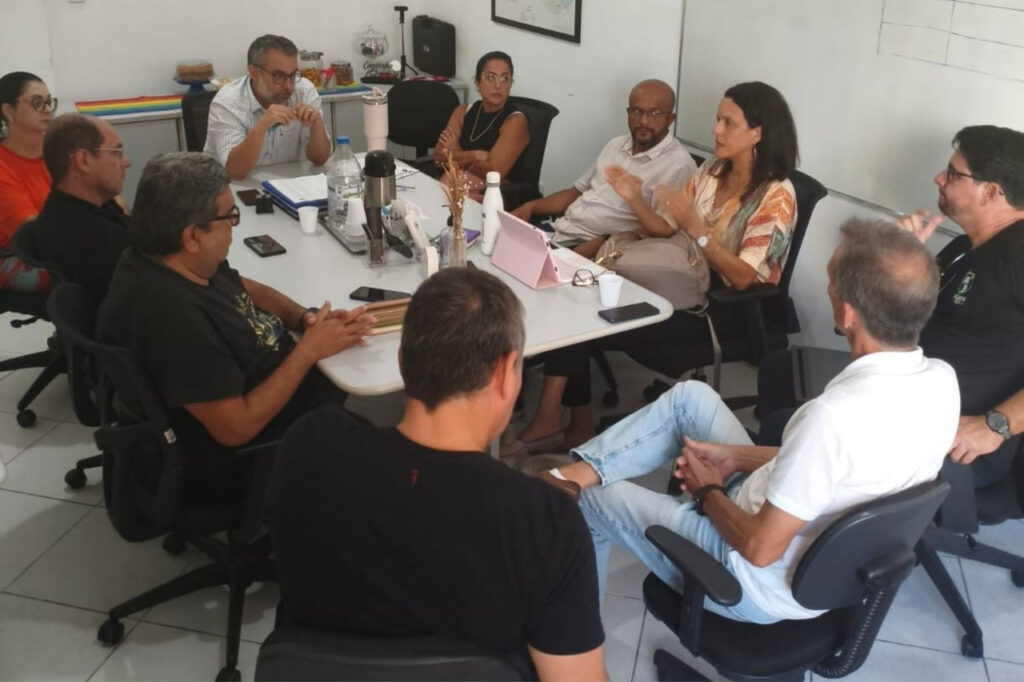 with 245063 Easy Resize.com