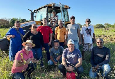 Prefeitura de Campos reforça apoio a agricultores com preparo da terra e capacitação