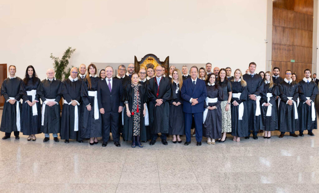 Tribunal de Justiça do Rio de Janeiro realiza posse de 32 juízes removidos 1 19.05.2026 CARROSSEL Solenidade de Posse de Juizes Removidos 18 05 2026 FELIPE CAVALCANTI TJRJ 14 fotor 20260518164733 1 Easy Resize.com 1