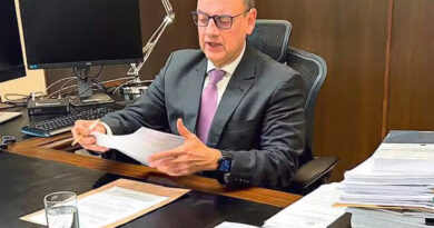 Governador em exercício, desembargador Ricardo Couto manda pagar o décimo-terceiro dos servidores em 29 de maio, com um mês de antecedência