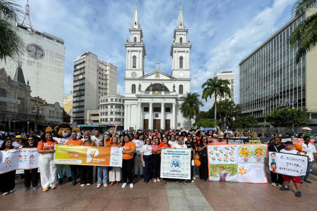 Passeata chama para combate ao abuso e exploração sexual de crianças e adolescentes 1 with 246017 Easy Resize.com