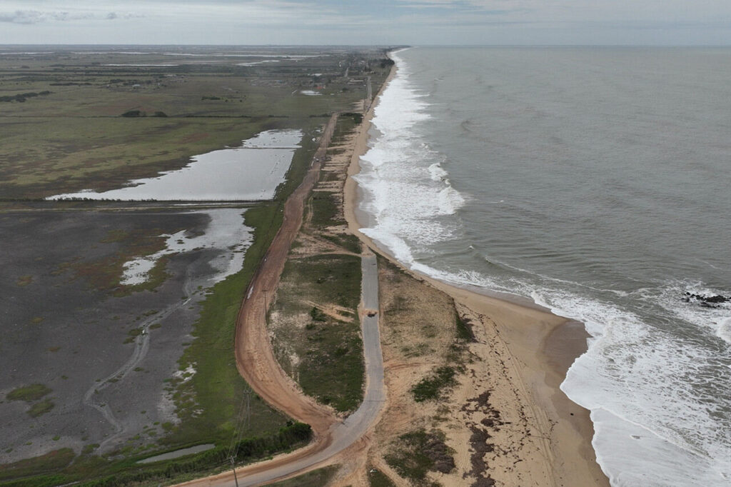Defesa Civil monitora áreas atingidas pela ressaca em Farol de São Tomé 1 with 246347 Easy Resize.com