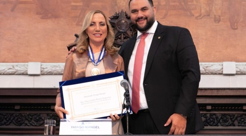 Prefeitura Yara Cinthia e o deputado Thiago Rangel. Medalha Tiradentes Alerj