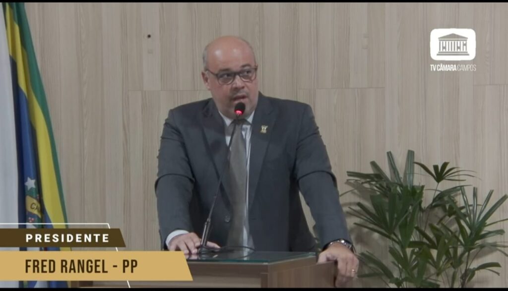 Fred Rangel na tribuna defende Wladimir Garotinho