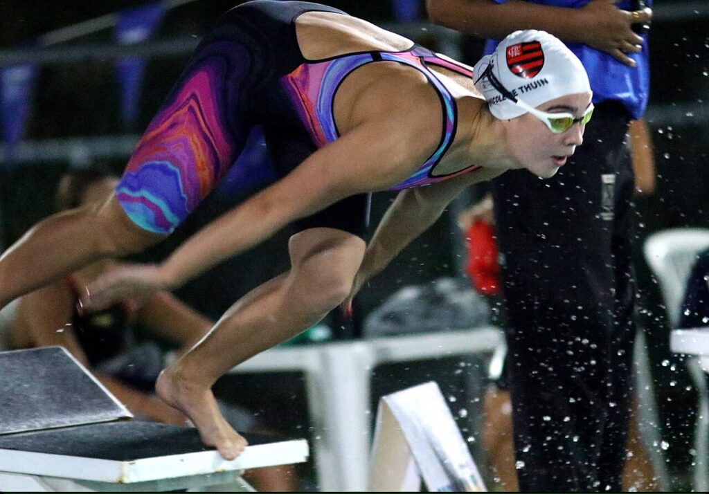 Nicole de Thuin conquistou medalha de ouro no revezamento 4x100m livre, no Campeonato Brasileiro Interclubes Juvenil de Natação 1 WhatsApp Image 2026 06 17 at 08.06.32 Easy Resize.com e1781699291577