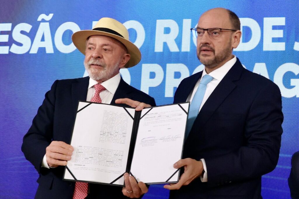 Adesão do Estado do Rio ao Propag faz dívida com a União reduzir mais de R$ 40 bilhões 1 Presidente Lula e o governador em exercício Ricardo Couto assinatura Propag