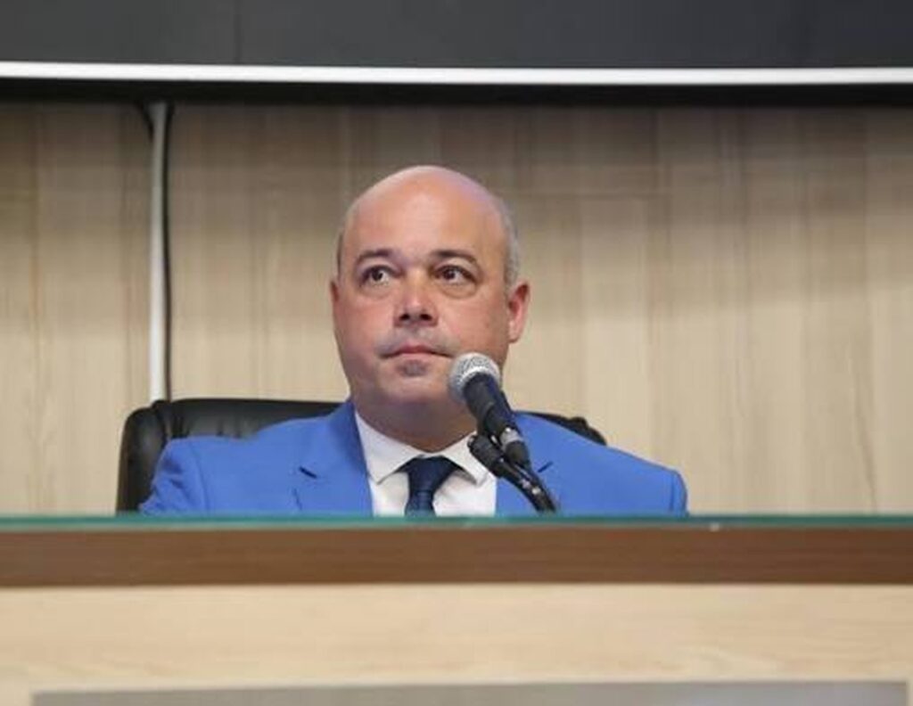 Câmara de Campos aprova atualização do Piso Salarial da Educação 1 fred rangel Easy Resize.com