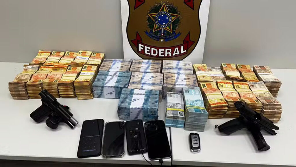PF prende um em operação contra grupo investigado por lavagem de dinheiro no RJ; ação foi autorizada pela Justiça Federal de Campos 1 imagem cortada 2026 03 13t190230.341 Easy Resize.com