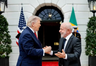 Trump diz que eleição do Brasil pareceu fraudada, mas que gosta de Lula Lula e Trump em encontro na Casa Branca — Tarifa produtos brasileiros