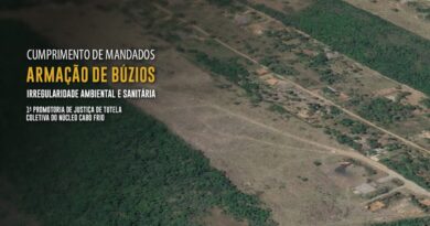 MPRJ cumpre mandados na Prefeitura de Búzios em investigação sobre uso de areia de lixão em campo de futebol