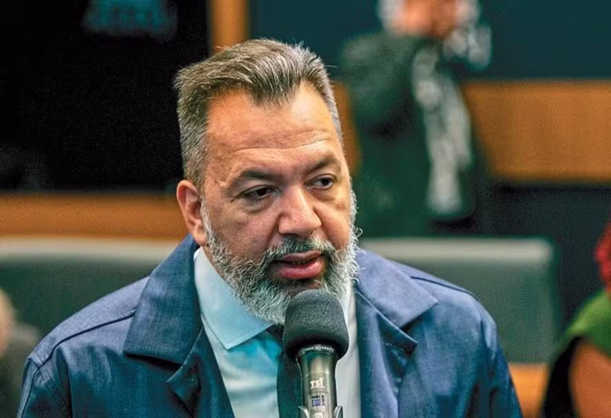Empresa ligada ao grupo de Márcio Canella tem contratos de R$ 3,8 milhões com a Prefeitura de Niterói