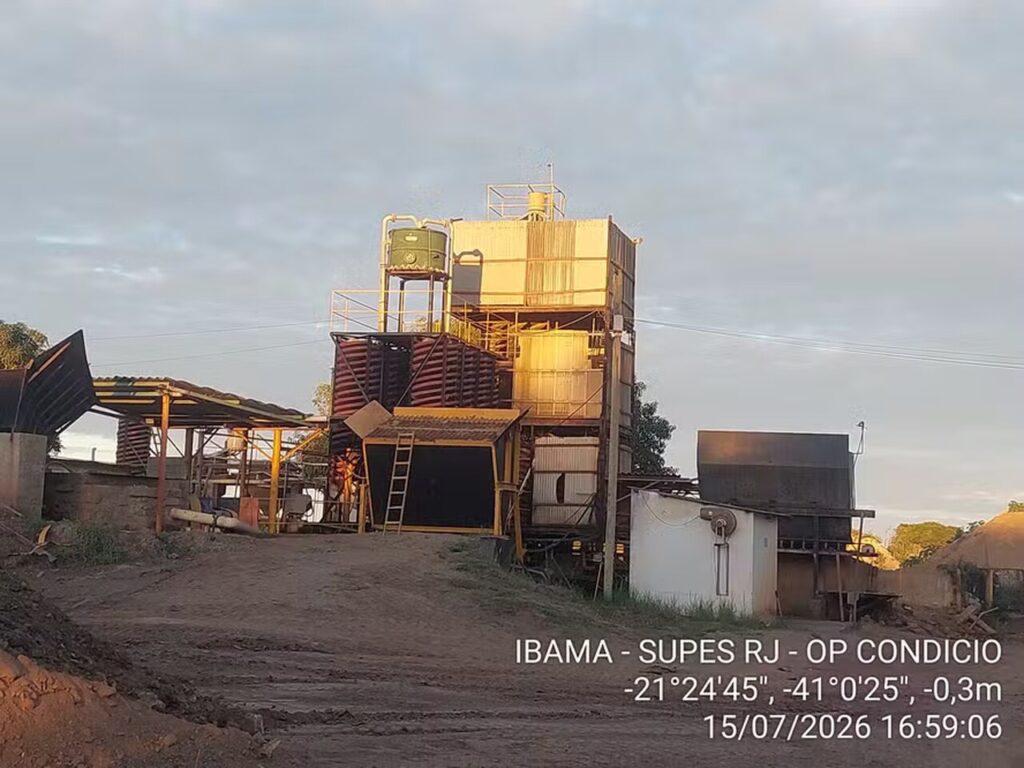 Mineradora ADL Mining em São Francisco de Itabapoana — Foto: Divulgação/ Ibama