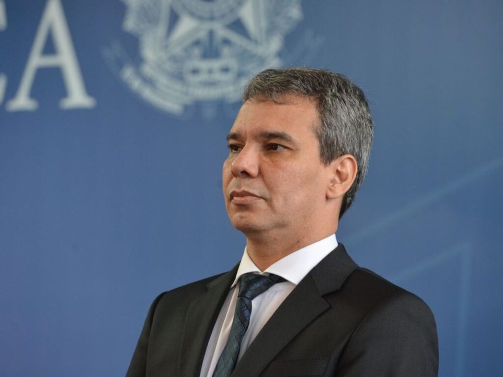 Força-tarefa apura se mais de mil postos de combustíveis do RJ têm conexão com o crime organizado, diz ministro 1 ministro Wellington Cesar Lima 860x645 1 Easy Resize.com
