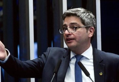 PL escolhe Carlos Portinho como pré-candidato ao Senado na vaga de Cláudio Castro