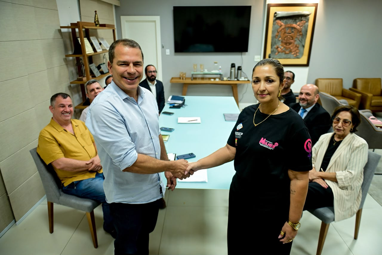 Prefeito sanciona reposição salarial para servidores e auxílio para aposentados e pensionistas