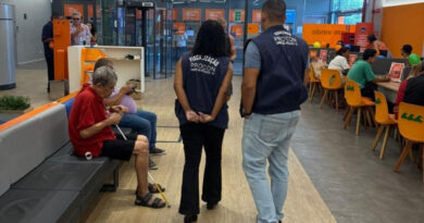 Procon Campos orienta consumidores sobre tarifas bancárias e cobranças em contas