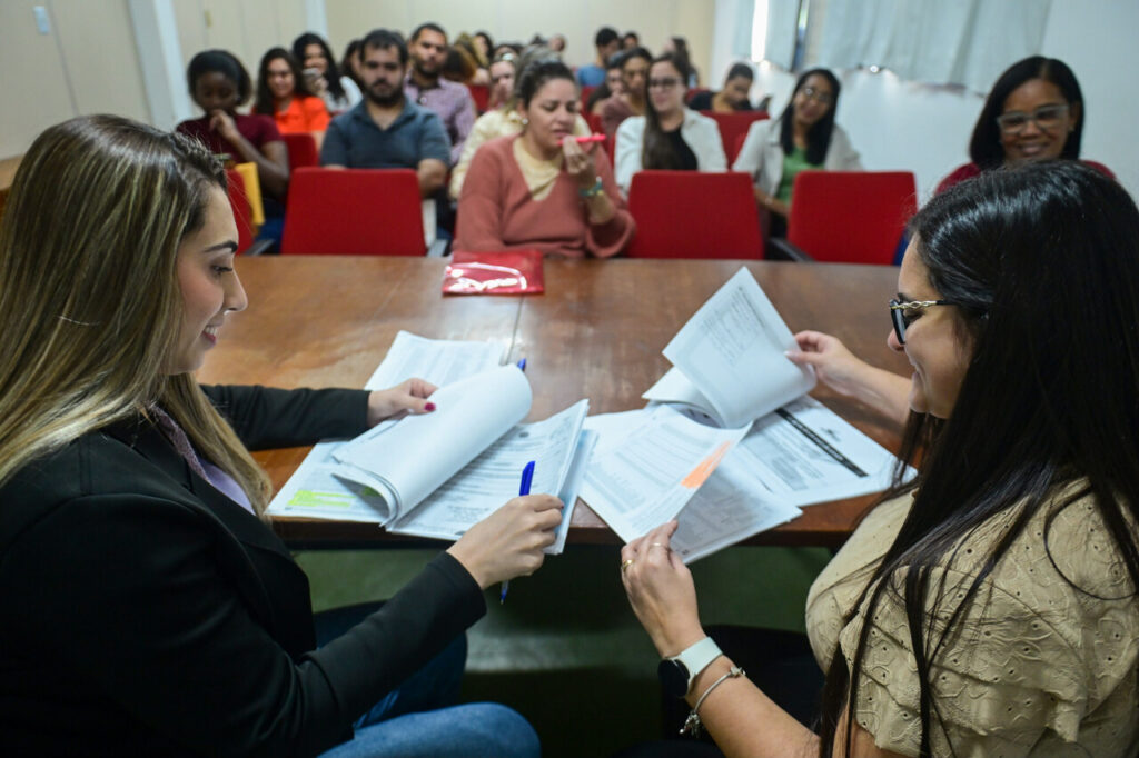 Aprovados começam a assinar contrato do Processo Seletivo da Assistência Social de Campos 1 with 248526 Easy Resize.com