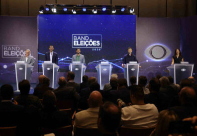 Debate Band Rio: Eduardo Paes é chamado de “candidato fujão”; Ruas tenta se descolar de Castro e Bacellar