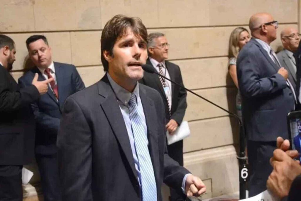 MPE pede impugnação de Júnior da Lucinha por 'sucessão formal' de espólio eleitoral 1 Junior da Lucinha 1024x684 1 e1786548786617 Easy Resize.com