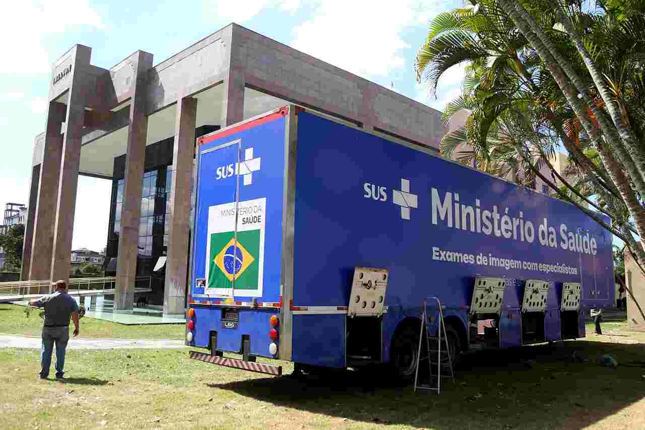 Carreta de exames de tomografias e ultrassonografias do Ministério da Saúde em Campos