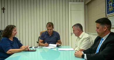 Prefeito Frederico Paes homologa concurso da Educação de Campos