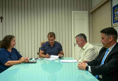 Prefeito Frederico Paes homologa concurso da Educação de Campos
