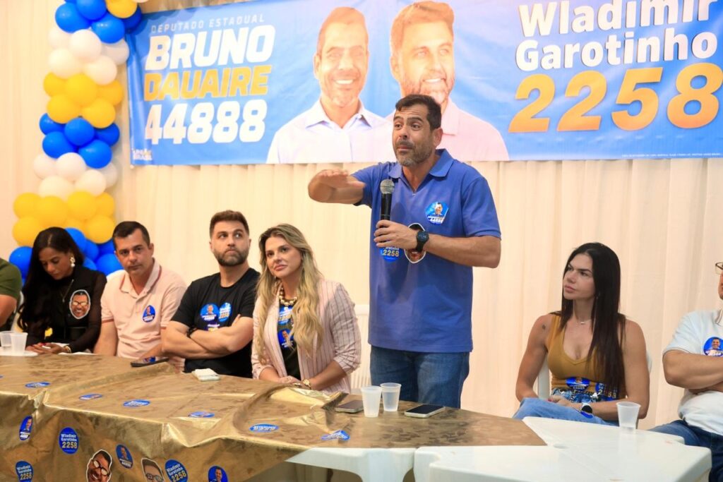 Wladimir Garotinho e Bruno Dauaire lotam reunião em Itaocara e se afirmam como a voz do interior 1 Bruno Dauaire e Wladimir Garotinho em Itaocara