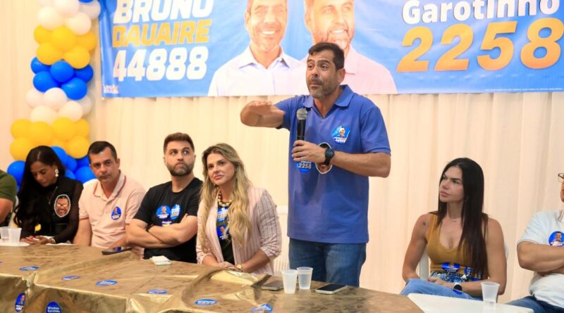 Wladimir Garotinho e Bruno Dauaire lotam reunião em Itaocara e se afirmam como a voz do interior 4 Bruno Dauaire e Wladimir Garotinho em Itaocara