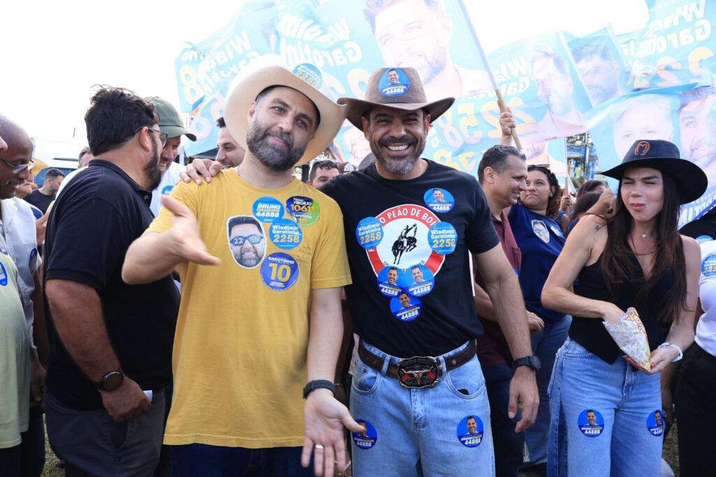 Bruno Dauaire e Wladimir Garotinho prestigiam a Cavalgada dos 700 Cavaleiros em Santo Amaro 1 Wladimir e Bruno Dauaire na cavalgada