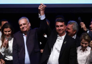Flávio Bolsonaro e o vice Alfredo Gaspar