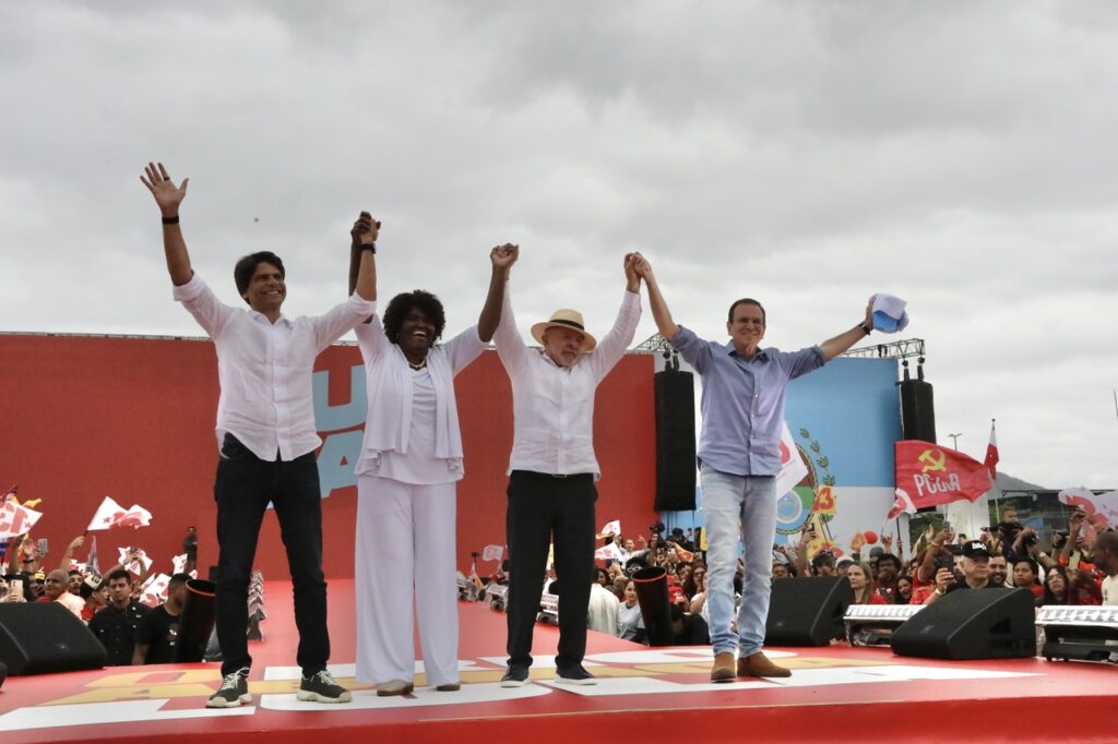 Lula e Paes lançam a campanha em Bangu 1 Lula e Paes em Bangu, Rio de Janeiro