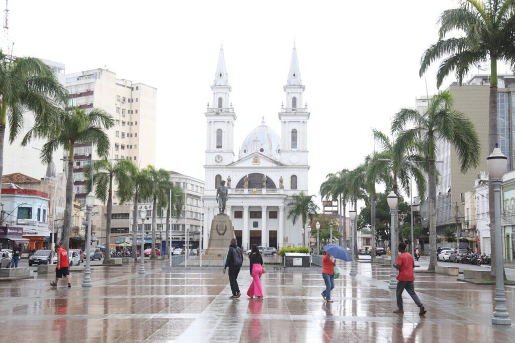 Previsão indica chuva no início da semana e tempo ensolarado no fim de semana em Campos 1 Dia chuvoso Centro de Campos