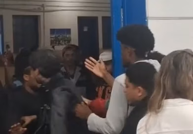 Estudante é espancado após suposta apologia ao nazismo dentro da UFRJ Estudante da UFRJ apologia ao nazismo