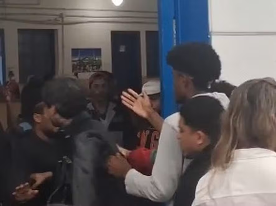 Estudante é espancado após suposta apologia ao nazismo dentro da UFRJ 1 Estudante da UFRJ apologia ao nazismo