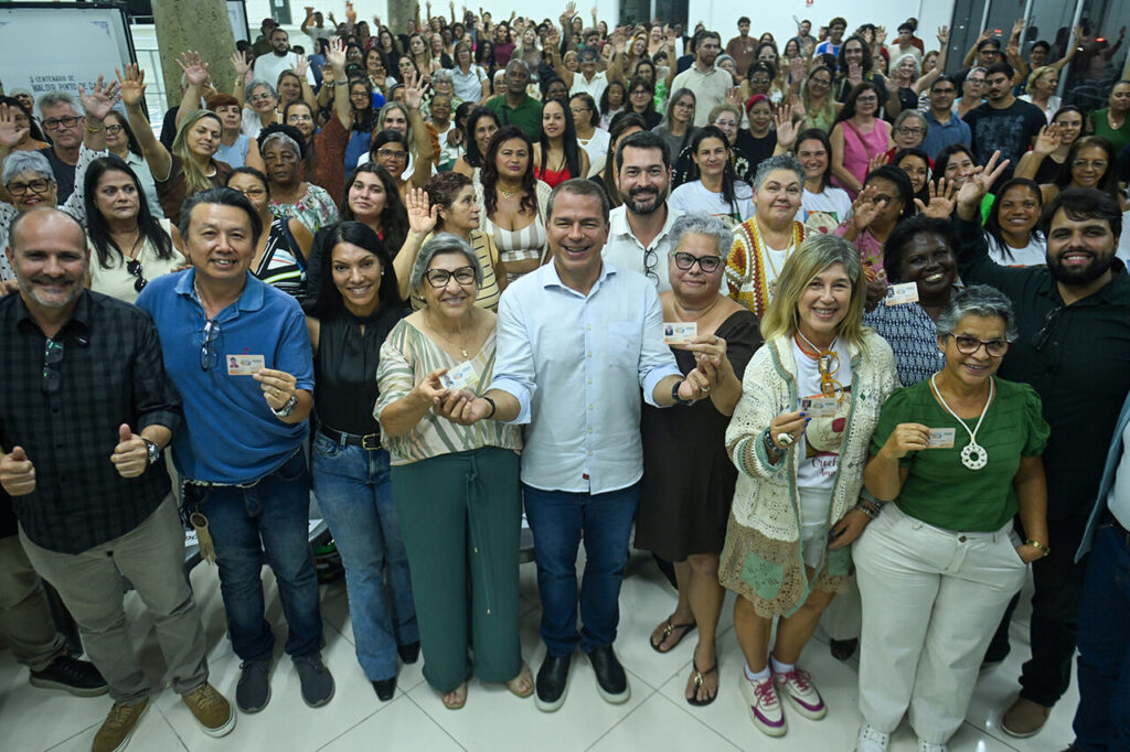 Prefeito Frederico Paes entrega primeiras 300 Carteiras Municipais da Economia Solidária 1 Frederico Paes entrega primeiras 300 Carteiras Municipais da Economia Solidária