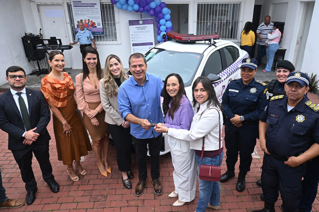 Prefeito Frederico Paes anuncia criação de Secretaria da Mulher durante entrega da primeira viatura da Ronda Maria da Penha 1 Prefeito Frederico Paes entrega da primeira viatura da Ronda Maria da Penha