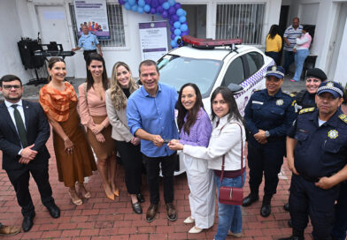 Prefeito Frederico Paes anuncia criação de Secretaria da Mulher durante entrega da primeira viatura da Ronda Maria da Penha Prefeito Frederico Paes entrega da primeira viatura da Ronda Maria da Penha